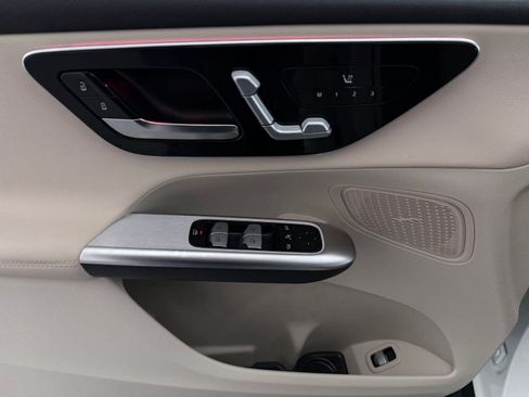 Used 2026 Mercedes-Benz GLC 300 image 11