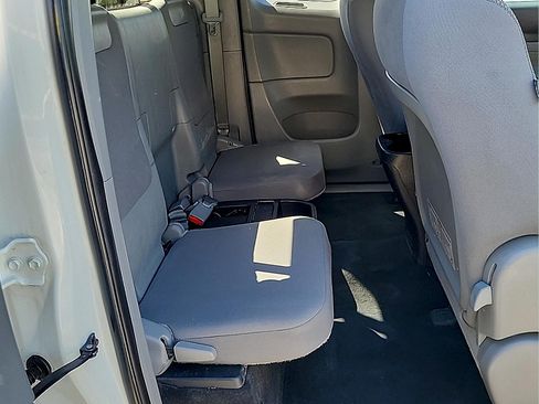 Used 2015 Toyota Tacoma 2WD Access Cab image 11