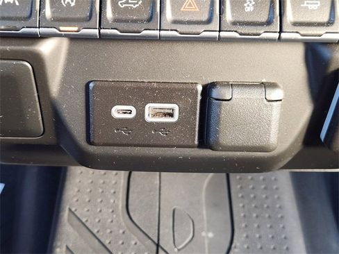 Used 2024 Chevrolet Silverado 1500 Custom image 21