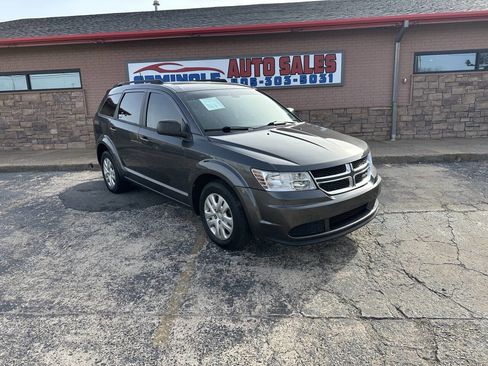 Used 2020 Dodge Journey SE image 2