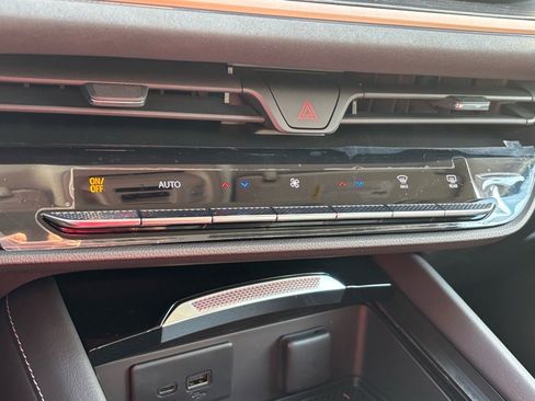 New 2025 Buick Envision Sport Touring image 9