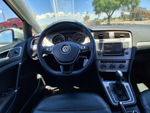 Used 2017 Volkswagen Golf SportWagen FWD image 24