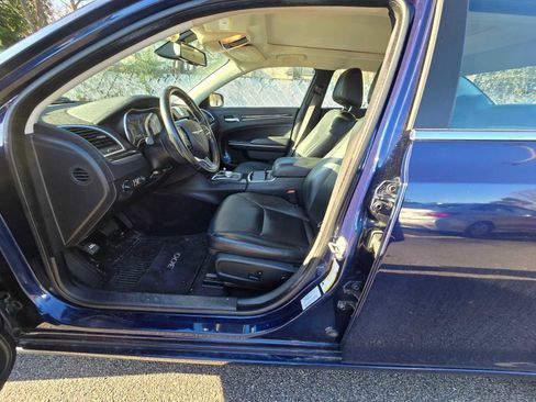 Used 2015 Chrysler 300 Limited image 28