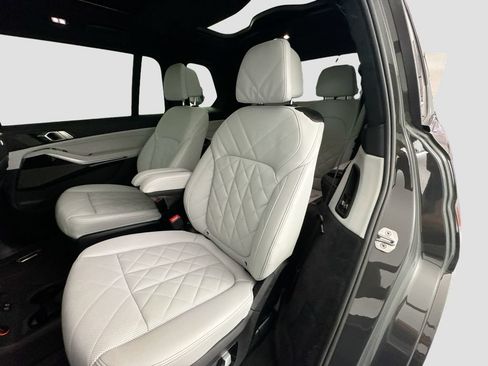 Used 2024 BMW X7 xDrive40i w/ Executive Package AWD/4WD image 25