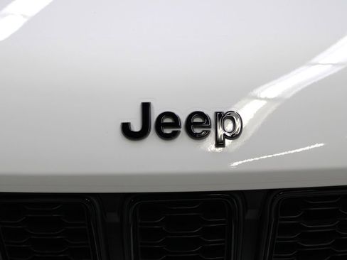 New 2025 Jeep Grand Cherokee Altitude image 36
