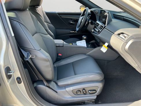 New 2025 Lexus ES 350 w/ Premium Package image 5