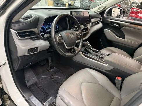 Used 2023 Toyota Highlander Limited AWD/4WD image 17