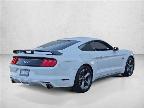 Used 2017 Ford Mustang GT RWD image 5
