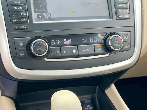 Used 2016 Nissan Altima 2.5 SV w/ Convenience Package FWD image 16