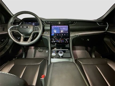 Used 2024 Jeep Grand Cherokee Limited w/ Black Appearance Package image 23