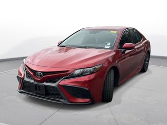 Used 2021 Toyota Camry SE video 2