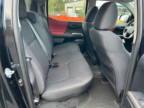 Used 2021 Toyota Tacoma SR5 AWD/4WD image 35
