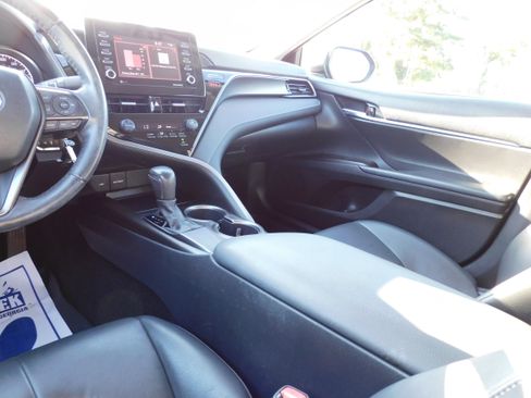 Used 2021 Toyota Camry SE image 17