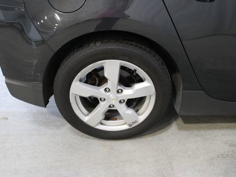 Used 2015 Chevrolet Volt FWD image 32