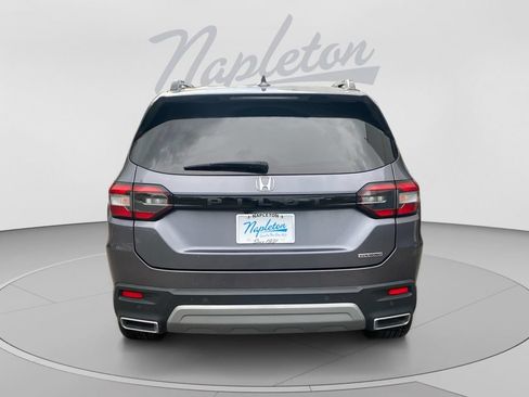 Used 2025 Honda Pilot Touring image 4