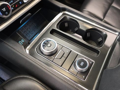 Used 2023 Ford Expedition Max XLT image 9