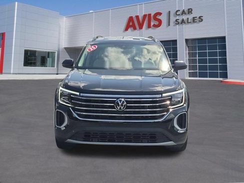 Used 2025 Volkswagen Atlas SE FWD image 2
