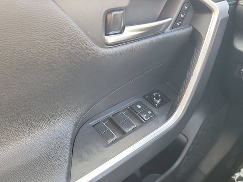 Used 2019 Toyota RAV4 Limited FWD image 20