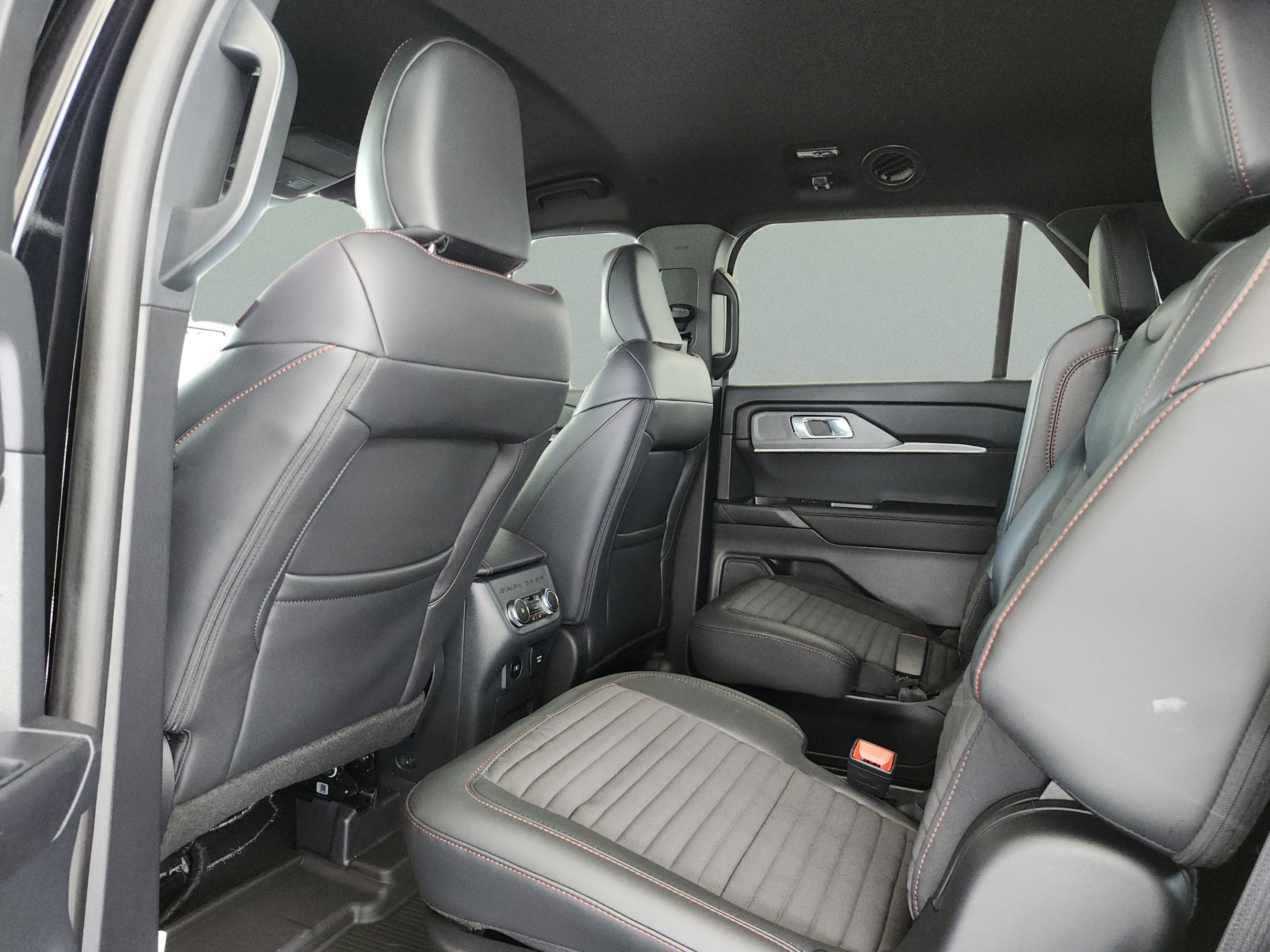 New 2026 Ford Explorer ST-Line w/ ST-Line Street Pack RWD image 17