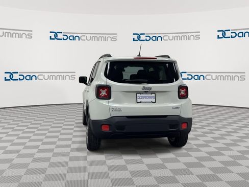 Used 2016 Jeep Renegade Latitude AWD/4WD image 7