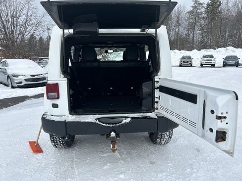 Used 2014 Jeep Wrangler Polar Edition image 21