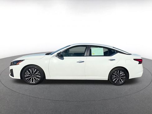 Used 2025 Nissan Altima 2.5 SV image 9