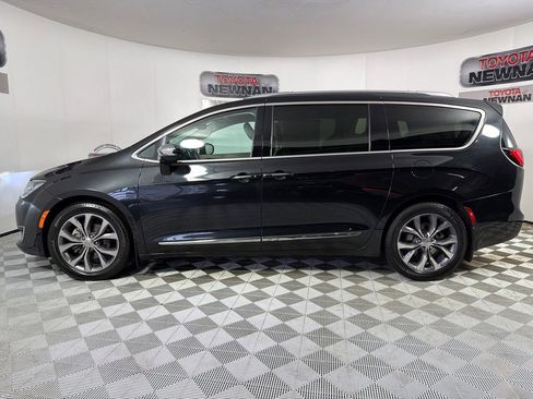 Used 2017 Chrysler Pacifica Limited w/ UConnect Theater Package image 7