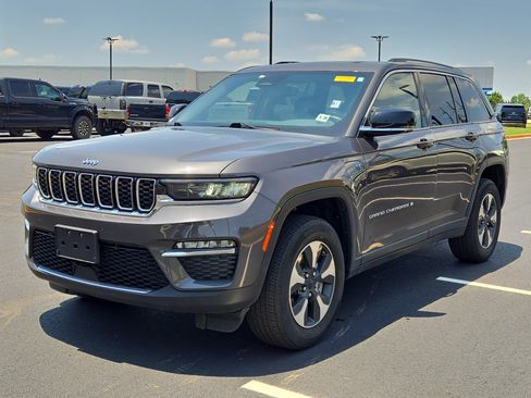 Used 2023 Jeep Grand Cherokee 4WD 4xe image 2