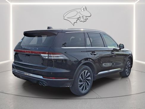 New 2026 Lincoln Aviator AWD image 3