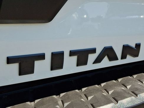 Used 2021 Nissan Titan PRO-4X w/ Pro-4x Convenience Package AWD/4WD image 33