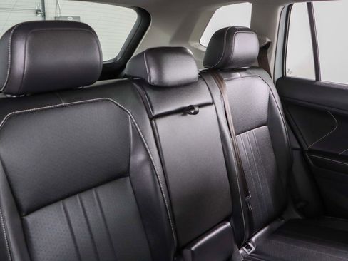 Used 2022 Volkswagen Tiguan SE AWD/4WD image 28