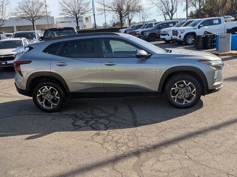 Certified 2025 Chevrolet Trax LT w/ LT Convenience Package image 10