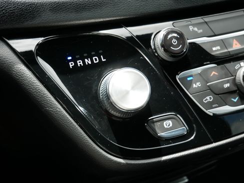 Used 2020 Chrysler Pacifica Touring-L w/ S Appearance Package FWD image 25