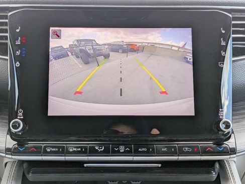 Certified 2024 Jeep Wagoneer Series II w/ Flexible Seating Group RWD image 22