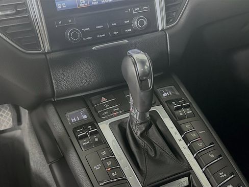 Used 2018 Porsche Macan image 22
