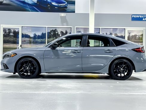 Used 2023 Honda Civic Sport image 2