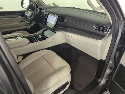 Used 2024 Jeep Wagoneer L Series II image 37