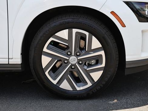 Used 2023 Hyundai Kona SE FWD image 5