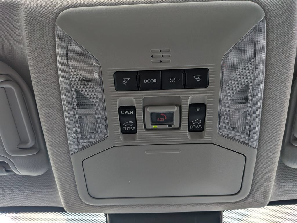 Used 2022 Toyota RAV4 XLE w/ Convenience Package FWD image 23