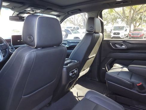 Used 2021 GMC Yukon XL SLT w/ SLT Premium Package image 9