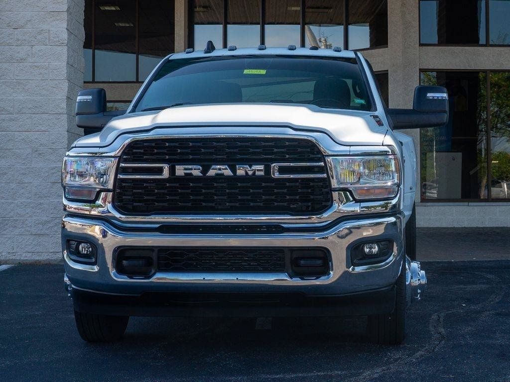 Used 2024 RAM 3500 Big Horn AWD/4WD image 7