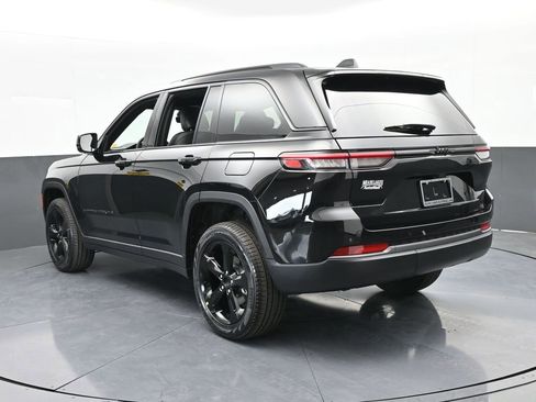 New 2026 Jeep Grand Cherokee Limited w/ Limited Altitude Package RWD image 4