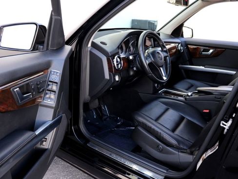 Used 2015 Mercedes-Benz GLK 350 2WD w/ Premium 1 Package image 2
