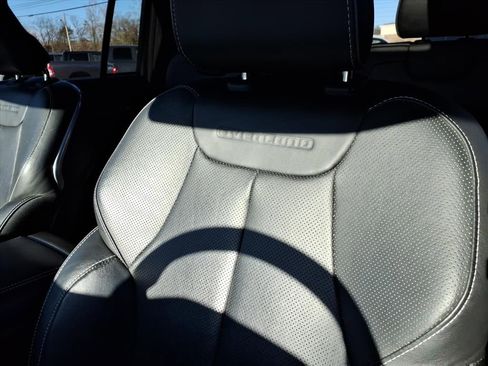 Used 2023 Jeep Grand Cherokee Overland w/ Luxury Tech Group IV image 34