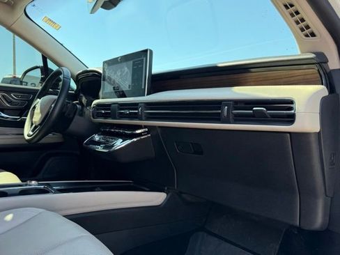 Used 2025 Lincoln Corsair Reserve FWD image 15