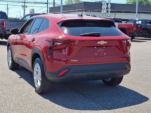 Used 2026 Chevrolet Trax LS w/ LS Convenience Package FWD image 8