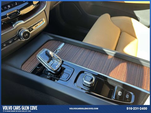 Used 2023 Volvo XC60 B6 Ultimate w/ Climate Package image 25