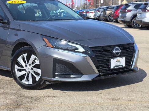 Used 2025 Nissan Altima 2.5 S FWD image 2