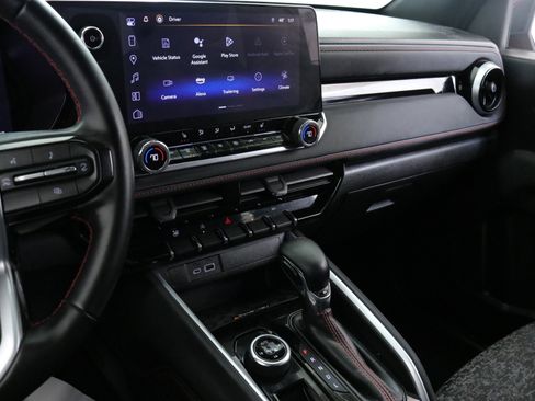 Used 2024 Chevrolet Colorado Z71 w/ Z71 Convenience Package 2 image 19