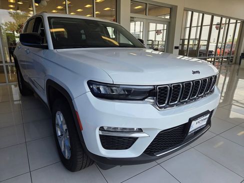 Used 2023 Jeep Grand Cherokee Limited AWD/4WD image 3